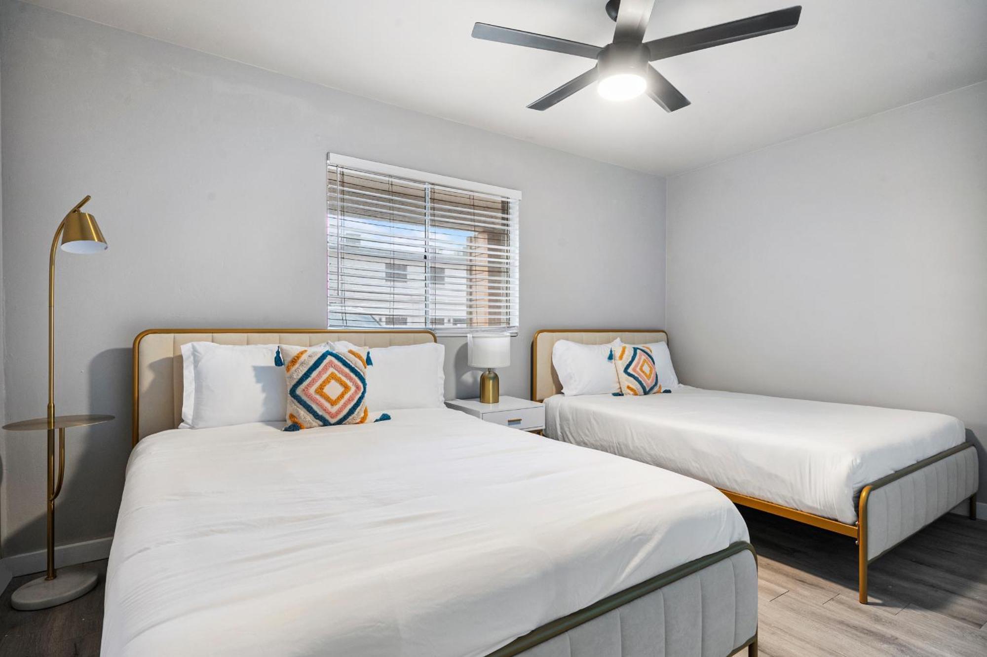 Elegant 2b1b Escape In Old Town Apartment